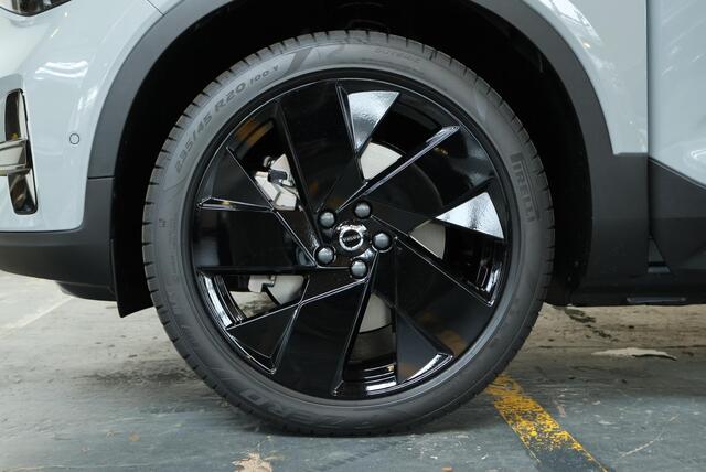 Volvo EX40 Single Motor Extended Range Ultra Black Edition Europa | Schuif/Kantel-Panoramadak | 360º Visual Park Camera | Harman Kardon Premium Audio | Elektrisch Verstelbare Voorstoelen met Geheugen |