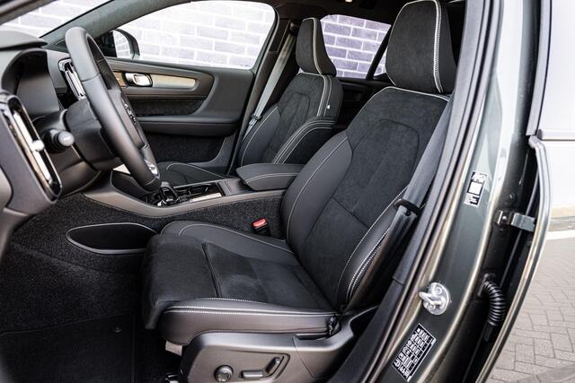 Volvo EX40 Single Motor Extended Range Ultra Europa 82 kWh Black Edition | Getint glas | Nubuck | Panoramadak | Harman/Kardon | Stoelverwarming voor + achter | Keyless | 20" Velgen |