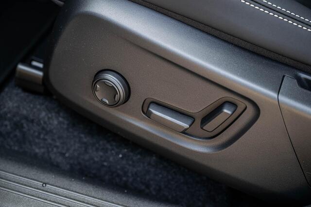 Volvo EX40 Single Motor Extended Range Ultra Black Edition 82 kWh | Europa | Harman Kardon audio | 20" | Schuif-/kanteldak | Getint Glas | Elektrische stoelverstelling | Nubuck bekleding | Adaptive Cruise Control | Dodehoekdetectie |