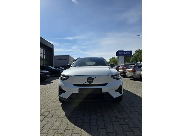 Volvo EX40 Single Motor Ext. Range Ultra Bl. Ed. Eur. 82 kWh | BLIS | Panorama dak | 360 Camera | Verwarm. Stoelen/Stuur | Warmtepomp |