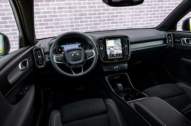 Volvo EX40 Single Motor Extended Range Ultra Black Edition | Europa Edition | Google | Long Range | Harman Kardon Audio | Panoramadak | Getint Glas | Elektrische Stoelverstelling | Nubuck Bekleding | Adaptive Cruise Control | Dodehoekdetectie | 360 Camera | Zitverlenging | Elek. Achterklep | Keyless | 20" Lichtmetalen Velgen