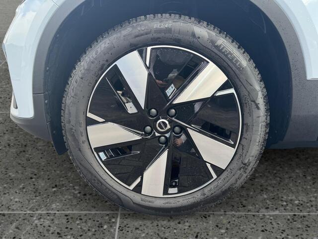 Volvo EX40 Single Motor Essential 70 kWh | 19 inch wielen | All-Season | Achteruitrijcamera |