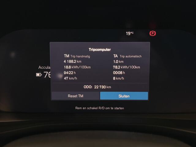 Volvo EX40 Single Motor Extended Range Plus 82 kWh Elektr. stoelverstelling / Harman Kardon Audio / Trekhaak/ Keyless Drive / Stoel- en stuurverw. / Adapt. Cruise / BLIS