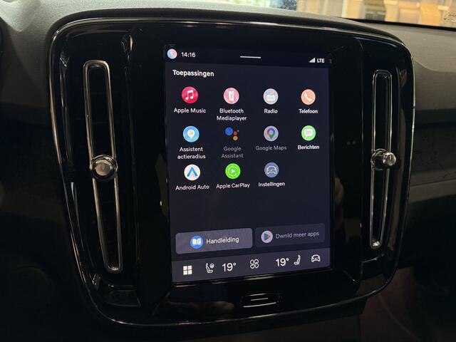 Volvo EX40 Single Motor Extended Range Plus 82 kWh Elektr. stoelverstelling / Harman Kardon Audio / Trekhaak/ Keyless Drive / Stoel- en stuurverw. / Adapt. Cruise / BLIS