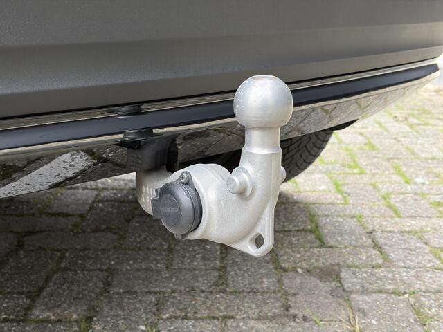 Volvo EX40 Single Motor Extended Range Plus 82 kWh Elektr. stoelverstelling / Harman Kardon Audio / Trekhaak/ Keyless Drive / Stoel- en stuurverw. / Adapt. Cruise / BLIS