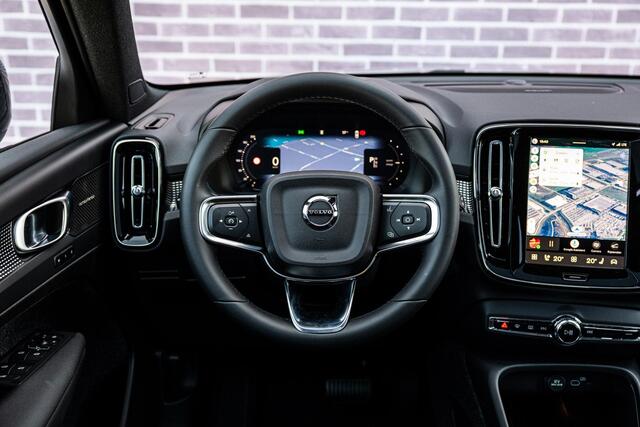 Volvo EX40 Single Motor Extended Range Ultra Europa 82 kWh Black Edition | Getint glas | Nubuck | Panoramadak | Harman/Kardon | Stoelverwarming voor + achter | Keyless | 20" Velgen |