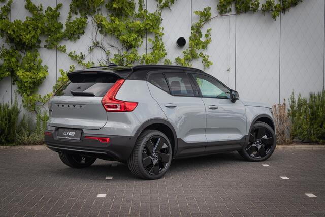 Volvo EX40 Single Motor Ext. Range Ultra Black Edition | Europa | Harman Kardon audio | 20" | Schuif-/kanteldak | Getint Glas | Elektrische stoelverstelling | Nubuck bekleding | Adaptive Cruise Control | Dodehoekdetectie |