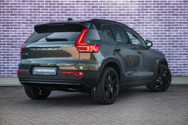 Volvo EX40 Single Motor Extended Range Ultra Europa 82 kWh Black Edition | Getint glas | Nubuck | Panoramadak | Harman/Kardon | Stoelverwarming voor + achter | Keyless | 20" Velgen |