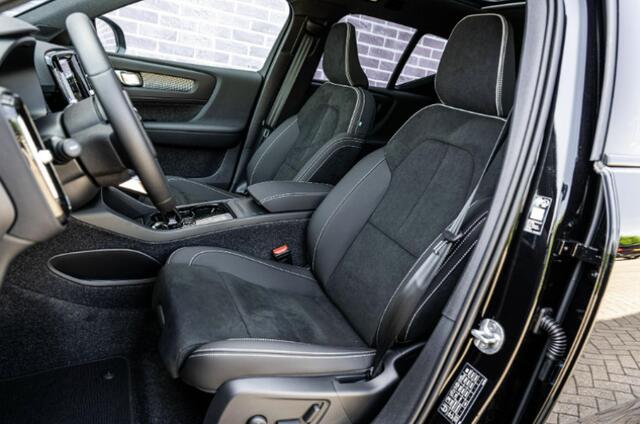Volvo EX40 Single Motor Extended Range Ultra Black Edition Europa | Google | Long Range | Harman Kardon Audio | 20" Lichtmetalen Velgen | Panoramadak | Getint Glas | Elektrische Stoelverstelling | Nubuck Bekleding | Adaptive Cruise Control | Dodehoekdetectie | 360 Camera | Zitverlenging | Elek. Achterklep | Keyless