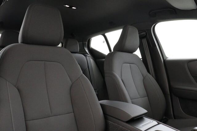 Volvo EX40 SINGLE MOTOR PLUS EUROPA 70 kWh -HARMAN/KARDON|CAMERA|POWER-SEATS|WARMTEPOMP|CLIMATE|ADAP.CRUISE|BLIS|KEY-LESS