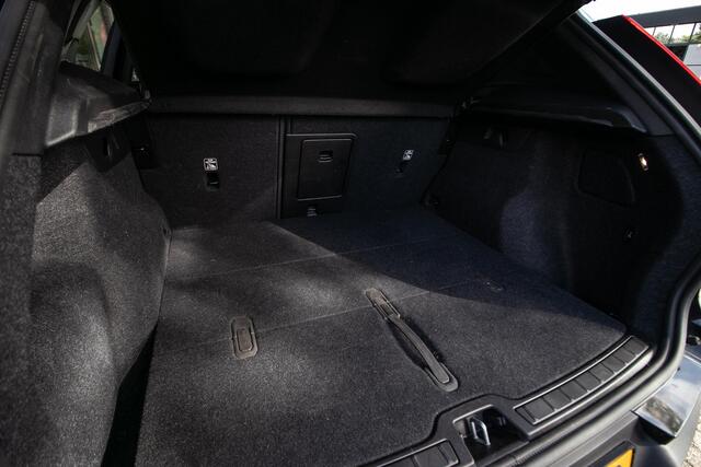 Volvo EX40 Single Motor Extended Range Ultra Black Ed. 82 kWh | Schuif/kantel dak | Trekhaak – foto 9