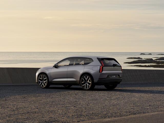 Volvo EX60 P6 Ultra 83 kWh | Panoramadak | 360° camera | Bowers & Wilkins | Stoel- en stuurverwarming | Stoelventilatie