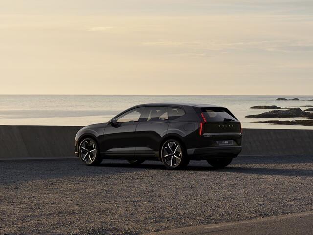 Volvo EX60 P10 AWD Ultra 95 kWh | Panoramadak | 360° camera | Bowers & Wilkins | Stoel- en stuurverwarming | Stoelventilatie
