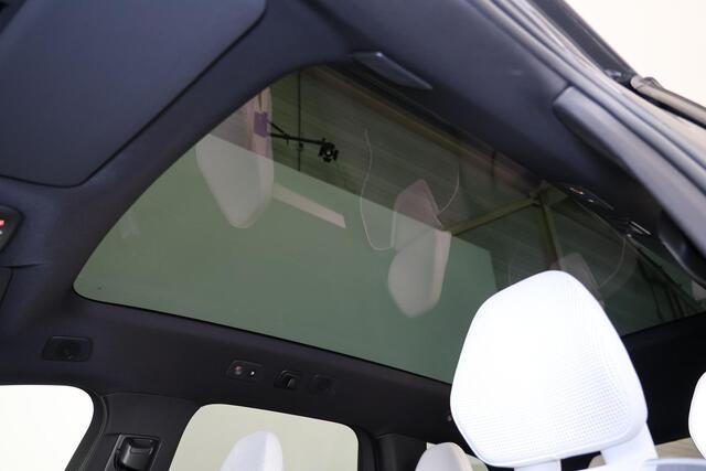 Volvo EX90 Performance Ultra 7p. 111 kWh - Luchtvering - Panoramadak - IntelliSafe Assist & Surround - 360º Camera - Bowers & Wilkins audo - Verwarmde voorstoelen, stuur & achterbank - Parkeersensoren voor & achter - Head up display - Extra getint glas - Inklapbare 