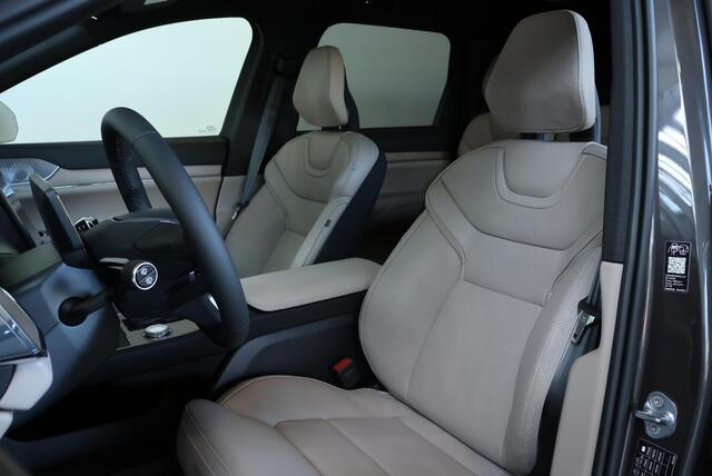 Volvo EX90 Twin Motor Ultra 7p. 106 kWh | Elektrochromatisch panoramadak | Bowers & Wilkins Premium Audio | Luchtvering en automatische niveauregeling | 22" 5-Y Spaaks Glossy Black Diamond Cut velgen | Nappaleer met ventilatie | Parkeersensoren voor + achter | Pilot Assist | 360° Parkeercamera