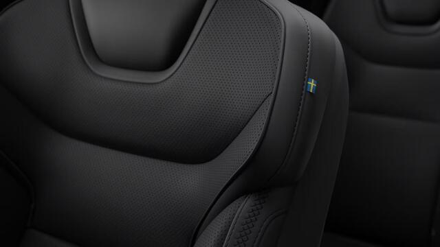 Volvo EX90 Twin Motor Ultra Executive Edition 7p. 106 kWh | Bowers & Wilkins Audio | Luchtvering | 22" | Elektrochromatisch Panoramadak | Charcoal Hemelbekleding | Getint Glas | 360 Camera | Head-up Display | Park Pilot Assist | Massagefunctie Voorstoelen | Stoelverwarming Voor en Achter | Geventileerde Voorstoelen |