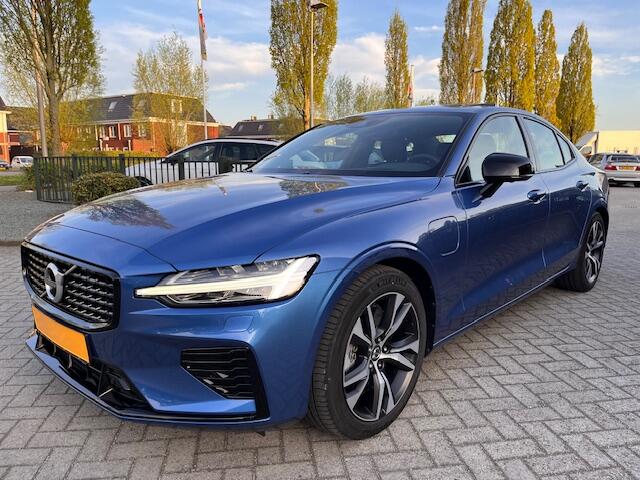 Volvo S60 2.0 Recharge T8 AWD R-Design / 33.000 km / Pano / HUD
