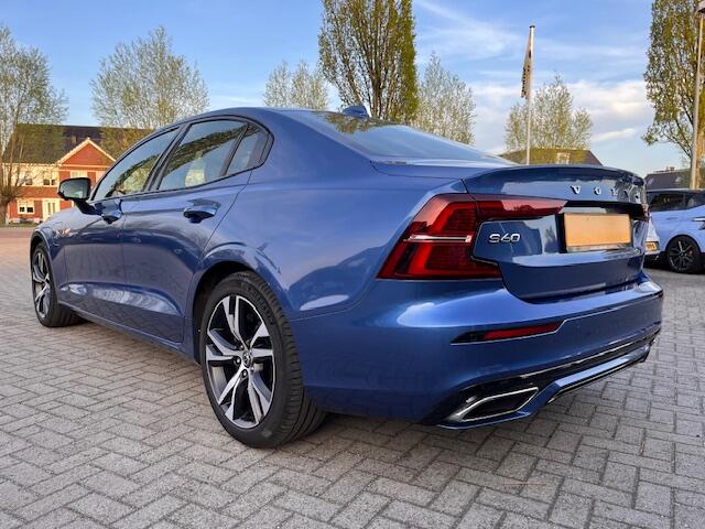 Volvo S60 2.0 Recharge T8 AWD R-Design / 33.000 km / Pano / HUD