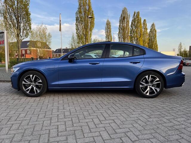 Volvo S60 2.0 Recharge T8 AWD R-Design / 33.000 km / Pano / HUD