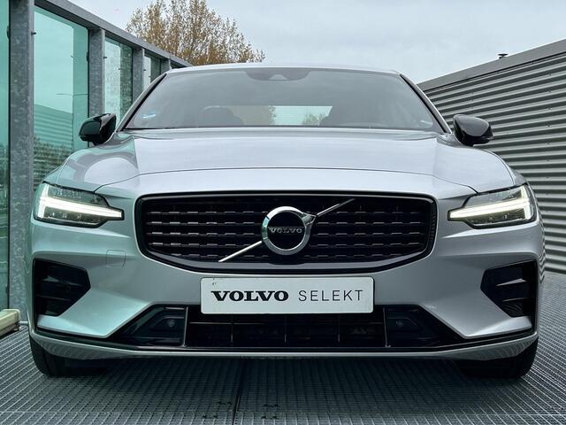 Volvo S60 2.0 B4 R-Design , Automaat , Adaptive Cruise , Trekhaak , Stoelen+Stuur+Achterbank Verwarmd , Camera , Carplay , BLIS , DAB , Elek. Verstelbare Stoelen Met Geheugen , Standkackel , Voorruit Verwarmd ,