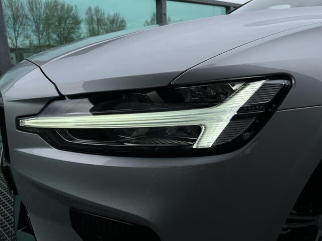 Volvo S60 2.0 B4 R-Design , Automaat , Adaptive Cruise , Trekhaak , Stoelen+Stuur+Achterbank Verwarmd , Camera , Carplay , BLIS , DAB , Elek. Verstelbare Stoelen Met Geheugen , Standkackel , Voorruit Verwarmd ,