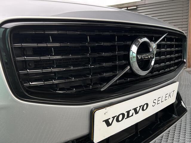 Volvo S60 2.0 B4 R-Design , Automaat , Adaptive Cruise , Trekhaak , Stoelen+Stuur+Achterbank Verwarmd , Camera , Carplay , BLIS , DAB , Elek. Verstelbare Stoelen Met Geheugen , Standkackel , Voorruit Verwarmd ,