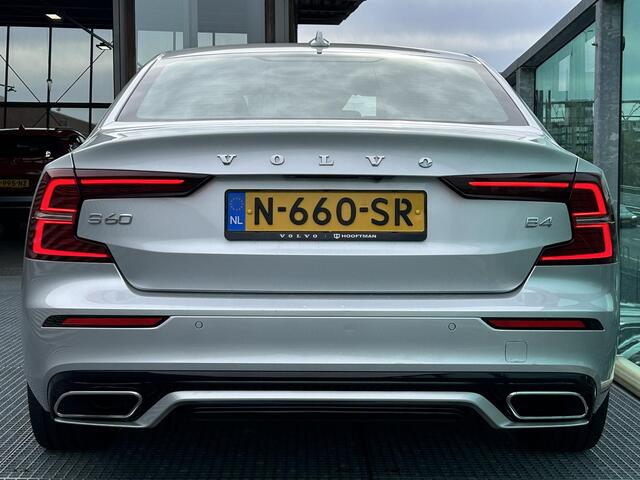 Volvo S60 2.0 B4 R-Design , Automaat , Adaptive Cruise , Trekhaak , Stoelen+Stuur+Achterbank Verwarmd , Camera , Carplay , BLIS , DAB , Elek. Verstelbare Stoelen Met Geheugen , Standkackel , Voorruit Verwarmd ,