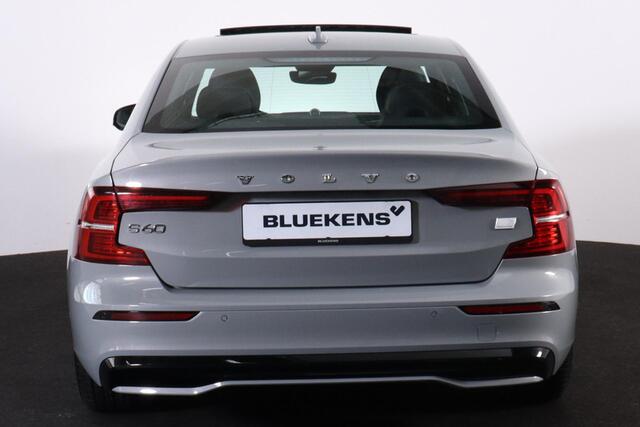 Volvo S60 Recharge T6 AWD Ultimate Dark - Panorama/schuifdak - IntelliSafe Assist & Surround - 360° Camera - Bowers & Wilkins audio - Verwarmde voorstoelen, stuur & achterbank - Parkeersensoren voor & achter - Elektr. bedienb. voorstoelen met geheugen - Head up dis