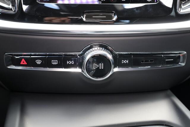 Volvo S60 B4 Plus Dark - Panorama/schuifdak - IntelliSafe Assist & Surround - 360º Camera - Harman/Kardon audio - Adaptieve LED koplampen - Verwarmde voorstoelen, stuur & achterbank - Parkeersensoren voor & achter - Elektr. bedienb. voorstoelen met geheugen - Draad