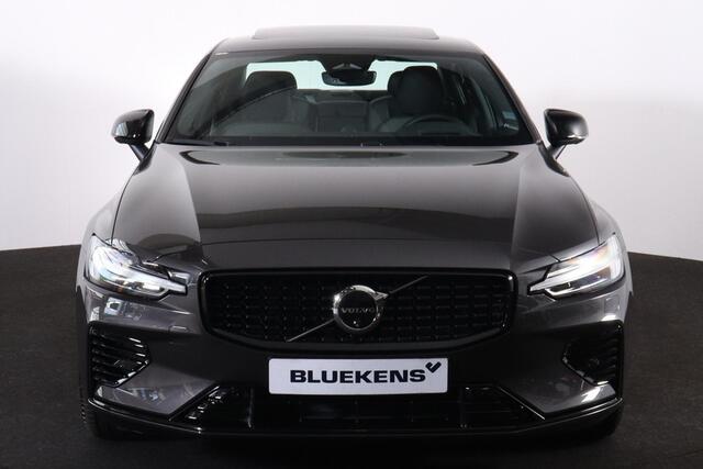 Volvo S60 Recharge T8 AWD Ultimate Dark - LONG RANGE -Panorama/schuifdak - IntelliSafe Assist & Surround - 360º Camera - Bowers & Wilkins audio - Adaptieve LED koplampen - Verwarmde voorstoelen, stuur & achterbank - Parkeersensoren voor & achter - Elektr. bedienb. 