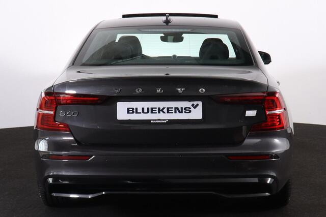 Volvo S60 Recharge T8 AWD Ultimate Dark - LONG RANGE -Panorama/schuifdak - IntelliSafe Assist & Surround - 360º Camera - Bowers & Wilkins audio - Adaptieve LED koplampen - Verwarmde voorstoelen, stuur & achterbank - Parkeersensoren voor & achter - Elektr. bedienb. 