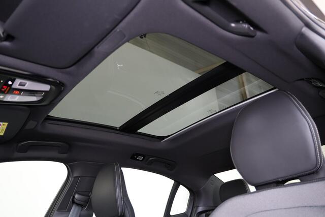 Volvo S60 Recharge T8 AWD Ultimate Dark - LONG RANGE -Panorama/schuifdak - IntelliSafe Assist & Surround - 360º Camera - Bowers & Wilkins audio - Adaptieve LED koplampen - Verwarmde voorstoelen, stuur & achterbank - Parkeersensoren voor & achter - Elektr. bedienb. 