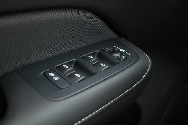 Volvo S60 T8 Polestar Engineered ''455PK'' | Pano | HUD | 360cam | Bowers & Wilkins | Pilot Assist