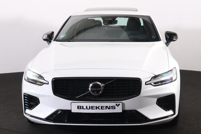 Volvo S60 T8 Recharge AWD Ultra Dark - LONG RANGE - Panorama/schuifdak - IntelliSafe Assist & Surround - 360º Camera - Bowers & Wilkins audio - Adaptieve LED koplampen - Verwarmde voorstoelen, stuur & achterbank - Parkeersensoren voor & achter - Elektr. bedienb. vo