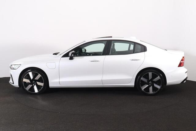 Volvo S60 T8 Recharge AWD Ultra Dark - LONG RANGE - Panorama/schuifdak - IntelliSafe Assist & Surround - 360º Camera - Bowers & Wilkins audio - Adaptieve LED koplampen - Verwarmde voorstoelen, stuur & achterbank - Parkeersensoren voor & achter - Elektr. bedienb. vo