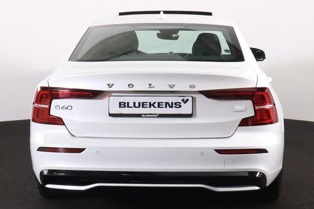 Volvo S60 T8 Recharge AWD Ultra Dark - LONG RANGE - Panorama/schuifdak - IntelliSafe Assist & Surround - 360º Camera - Bowers & Wilkins audio - Adaptieve LED koplampen - Verwarmde voorstoelen, stuur & achterbank - Parkeersensoren voor & achter - Elektr. bedienb. vo