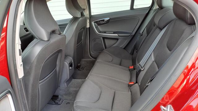 Volvo S60 1.5 T2 Kinetic Trekhaak, Automaat, Sloelverwarming, 77dkm!
