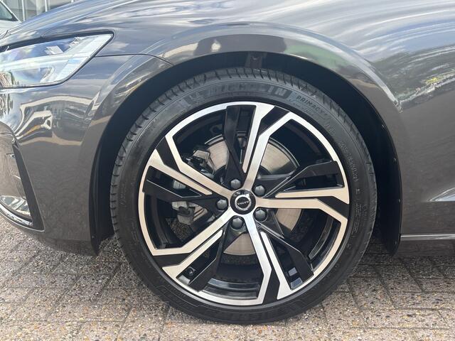 Volvo S60 2.0 B4 198PK Plus Dark | Pilot Assist | H&K Sound | Camera