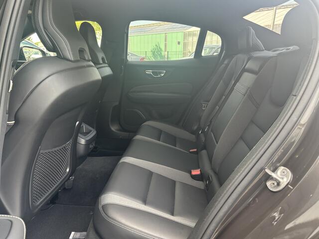 Volvo S60 2.0 B4 198PK Plus Dark | Pilot Assist | H&K Sound | Camera