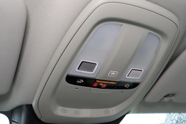 Volvo S60 B4 197pk Plus Dark - Adaptieve Cruise Control - Elektrisch verstelbare voorstoelen - Verwarmbare stoelen voor en achter - Parkeersensoren voor en achter - Achteruitrijcamera - 19" Glossy Black wielen
