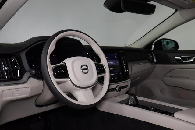 Volvo S60 B4 197pk Plus Dark - Adaptieve Cruise Control - Elektrisch verstelbare voorstoelen - Verwarmbare stoelen voor en achter - Parkeersensoren voor en achter - Achteruitrijcamera - 19" Glossy Black wielen