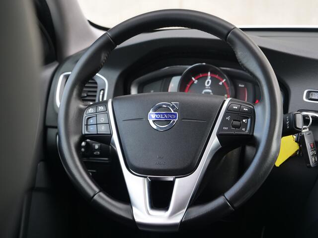 Volvo S60 Cross Country 2.0 D4 Nordic+ | NL Auto | schuifdak | leder | trekhaak..