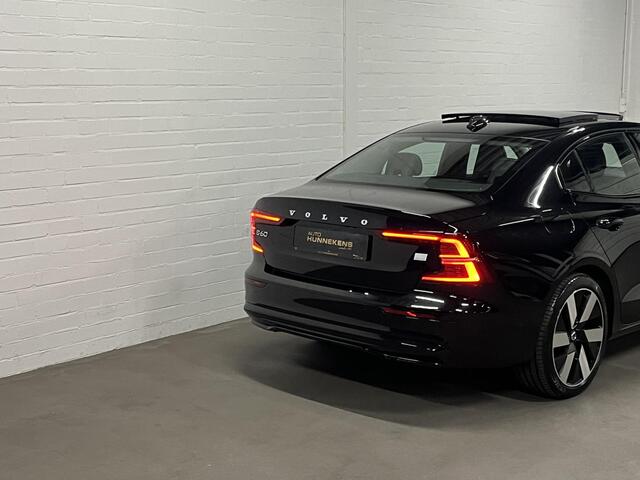 Volvo S60 2.0 Recharge T8 AWD Ultimate Dark *455 PK* | Massage | Open dak | Bowers & Wilkins | Adapt. cruise | Stoelventilatie & Stoelverwarming | Head-up