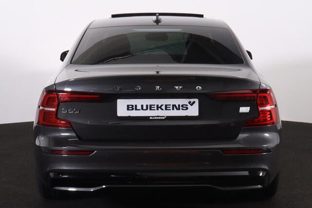 Volvo S60 Recharge T6 AWD Plus Dark - Panorama/schuifdak - IntelliSafe Assist & Surround - 360º Camera - Harman/Kardon audio - Adaptieve LED koplampen - Verwarmde voorstoelen, stuur & achterbank - Parkeersensoren voor & achter - Elektr. bedienb. voorstoelen met geh