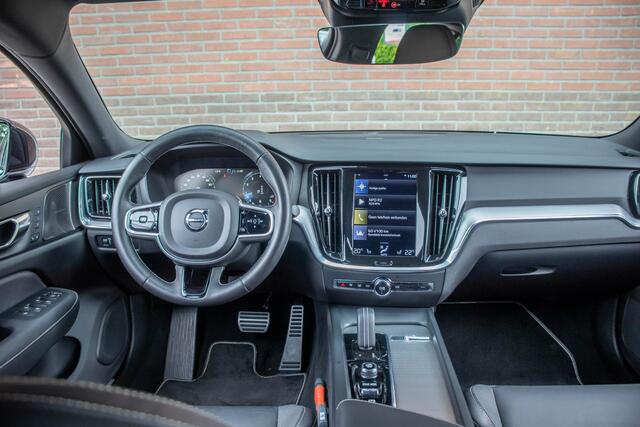 Volvo S60 B4 R-Design, Harman/Kardon, Stoel & Stuurverwarming, Trekhaak, Camera, Memory, Carplay, Adaptive Cruise.