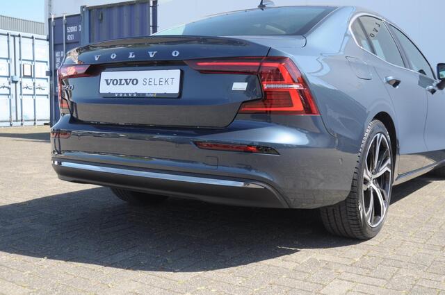 Volvo S60 T6 350PK Automaat Recharge Ultimate Bright / Head-up display / Harman Kardon audio / Panoramadak / BLIS / Elektrisch bedienbare voorstoelen / Memory seats / Verwarmbare stoelen / Keyless entry /