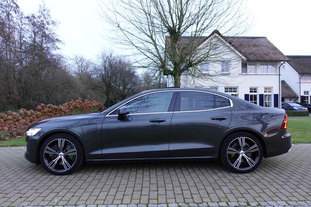 Volvo S60 2.0 T8 AWD Twin Engine R-Design | Harman Kardon | Pano | Head-up | BLIS | Camera | Memory | Pilot Assist |