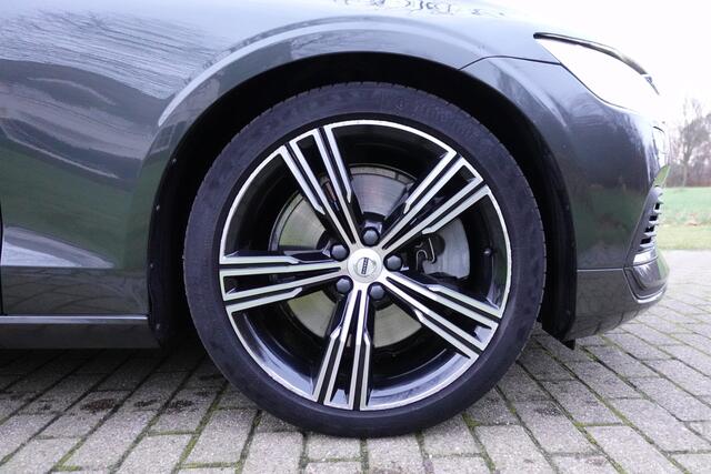 Volvo S60 2.0 T8 AWD Twin Engine R-Design | Harman Kardon | Pano | Head-up | BLIS | Camera | Memory | Pilot Assist |