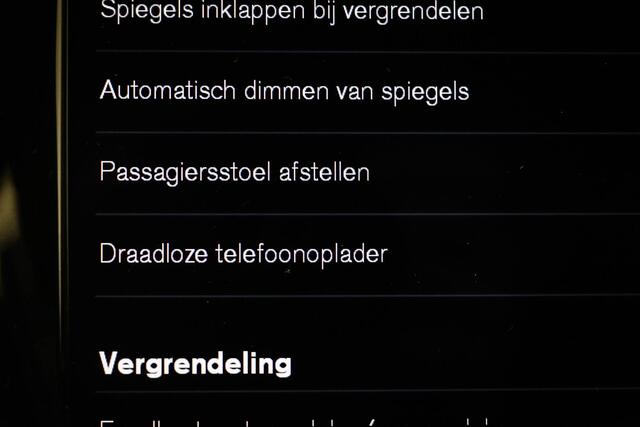 Volvo S60 2.0 B3 Plus Dark | LEDER | STUURVERWARMING | DAB | APPLE | CAMERA