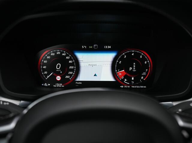 Volvo S60 2.0 B4 R-Design · NL-auto · Adaptive cruise · Stuur- en stoelverwarming · Achterbank verwarmd · Harman/Kardon · Memory seats · Keyless · Led